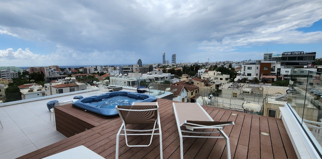 Apartment (Penthouse) in Papas Area, Limassol for Sale