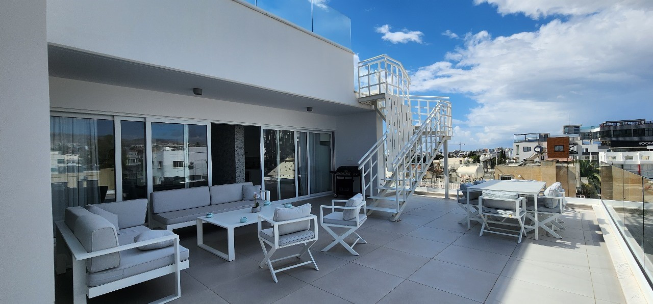 Apartment (Penthouse) in Papas Area, Limassol for Sale