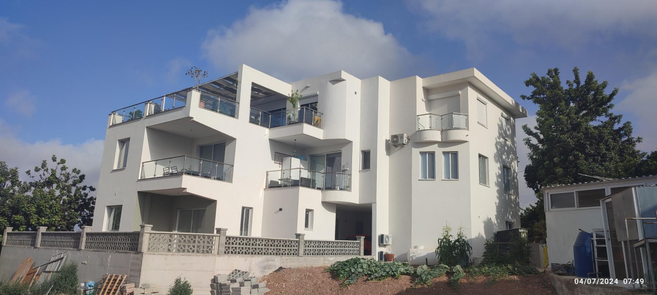 Apartment (Flat) in Mesa Chorio, Paphos for Sale