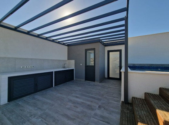 Apartment (Penthouse) in Germasoyia, Limassol for Sale