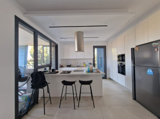 Apartment (Penthouse) in Germasoyia, Limassol for Sale