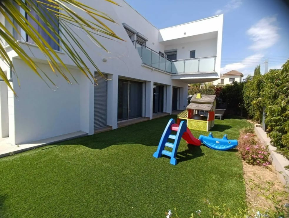 House (Detached) in Kolossi, Limassol for Sale