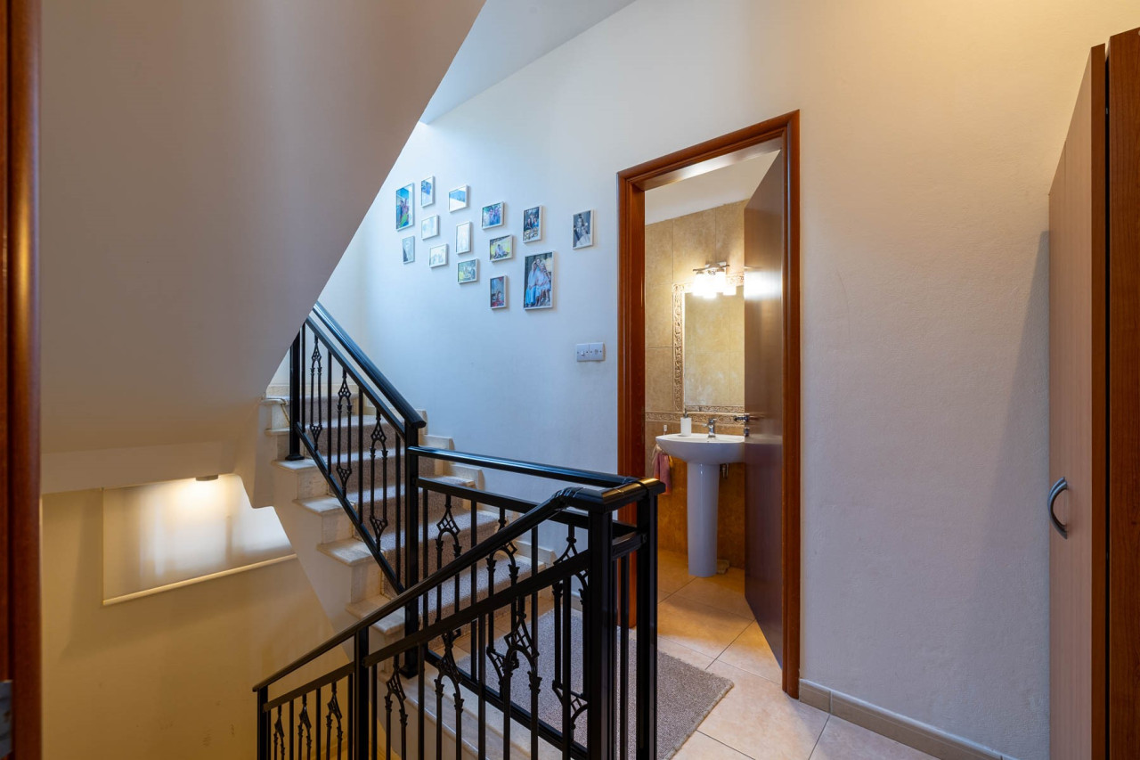 House (Detached) in Moutagiaka, Limassol for Sale