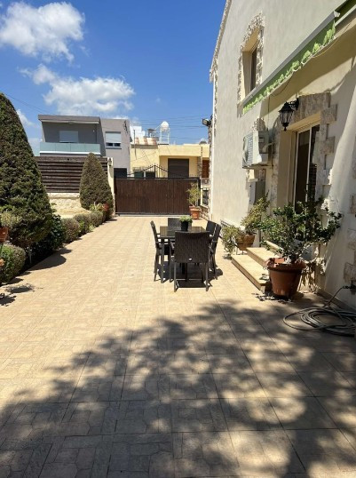 House (Semi detached) in Agios Spyridonas, Limassol for Sale