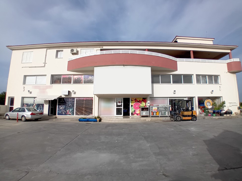 Commercial (Building) in Klirou, Nicosia for Sale