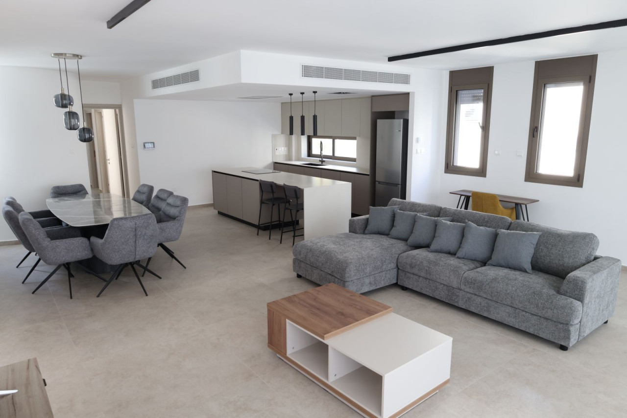 Apartment (Penthouse) in Agios Dometios, Nicosia for Rent