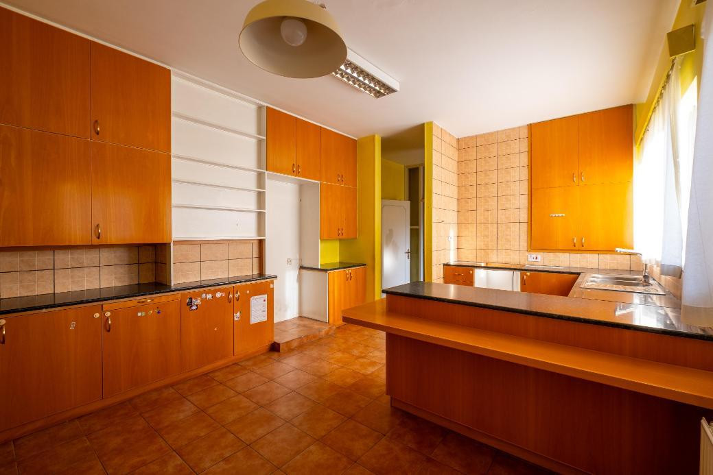 Building (Default) in Agios Dometios, Nicosia for Sale