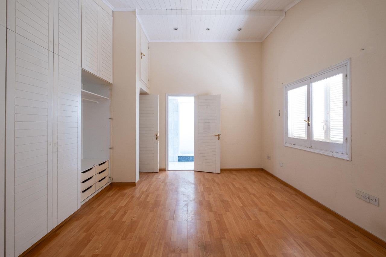 Building (Default) in Agios Dometios, Nicosia for Sale