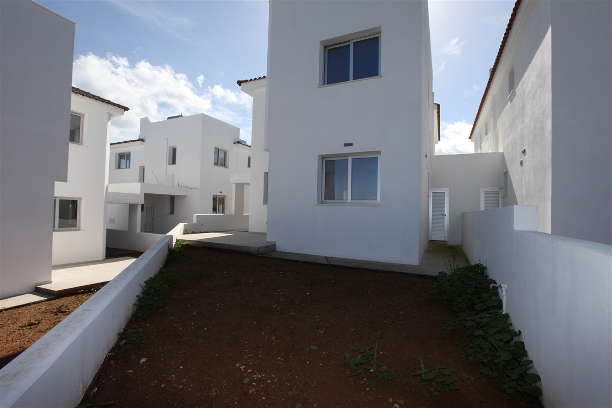 House (Semi detached) in Strovolos, Nicosia for Rent