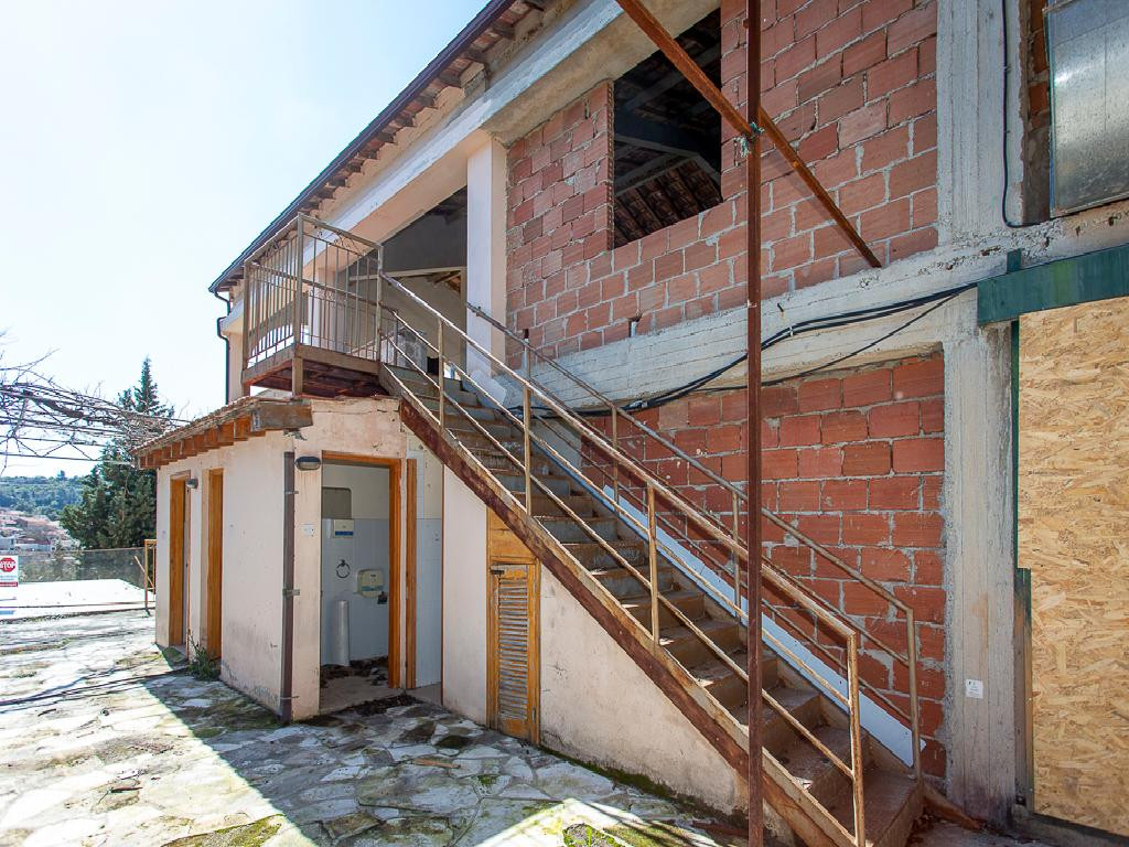 Commercial (Warehouse/Factory) in Arsos, Limassol for Sale