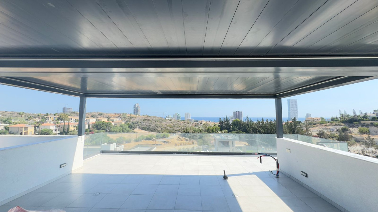 Apartment (Penthouse) in Moutagiaka, Limassol for Sale