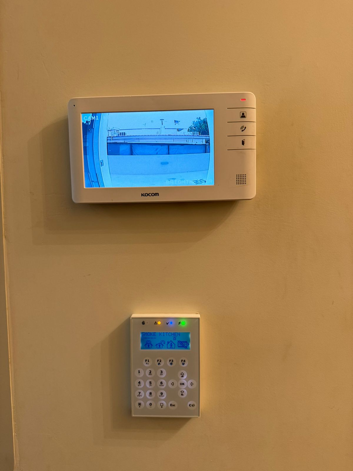 Apartment (Penthouse) in Neapoli, Limassol for Rent