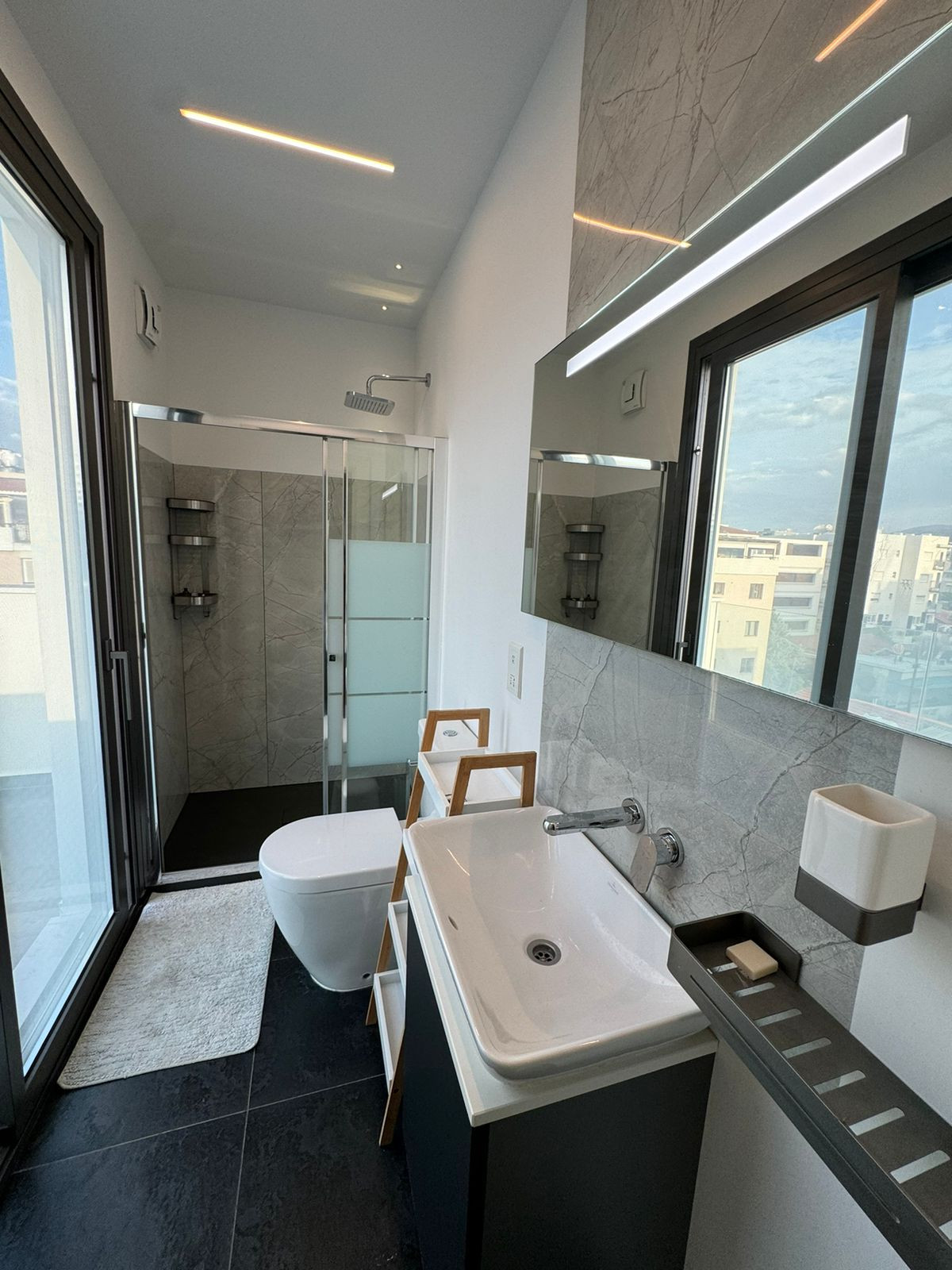 Apartment (Penthouse) in Neapoli, Limassol for Rent