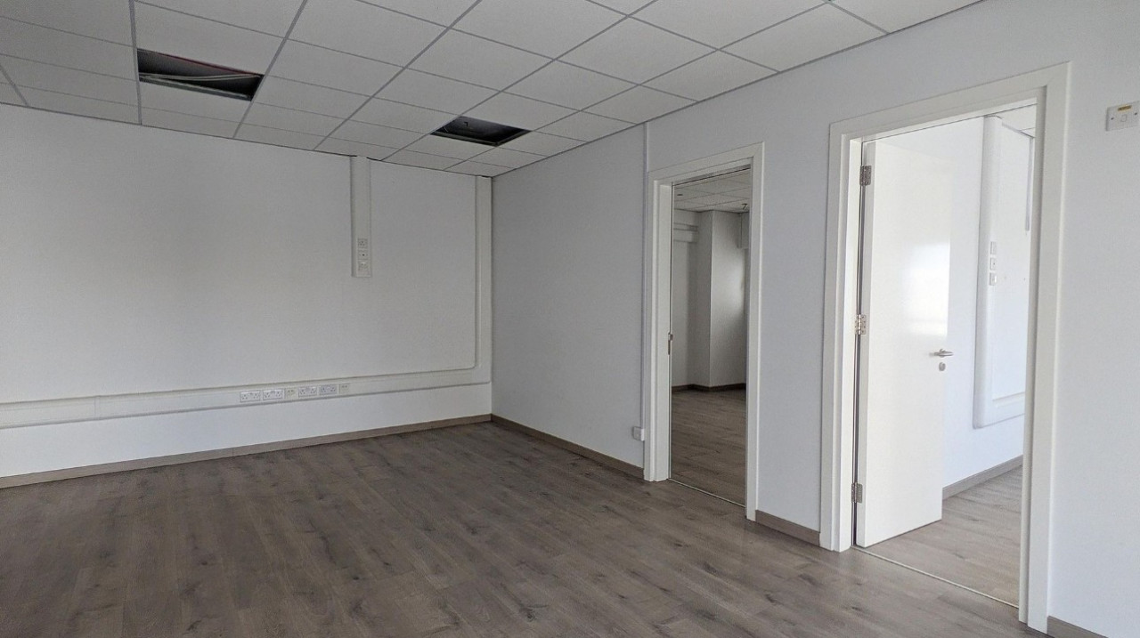 Commercial (Office) in Agioi Omologites, Nicosia for Sale
