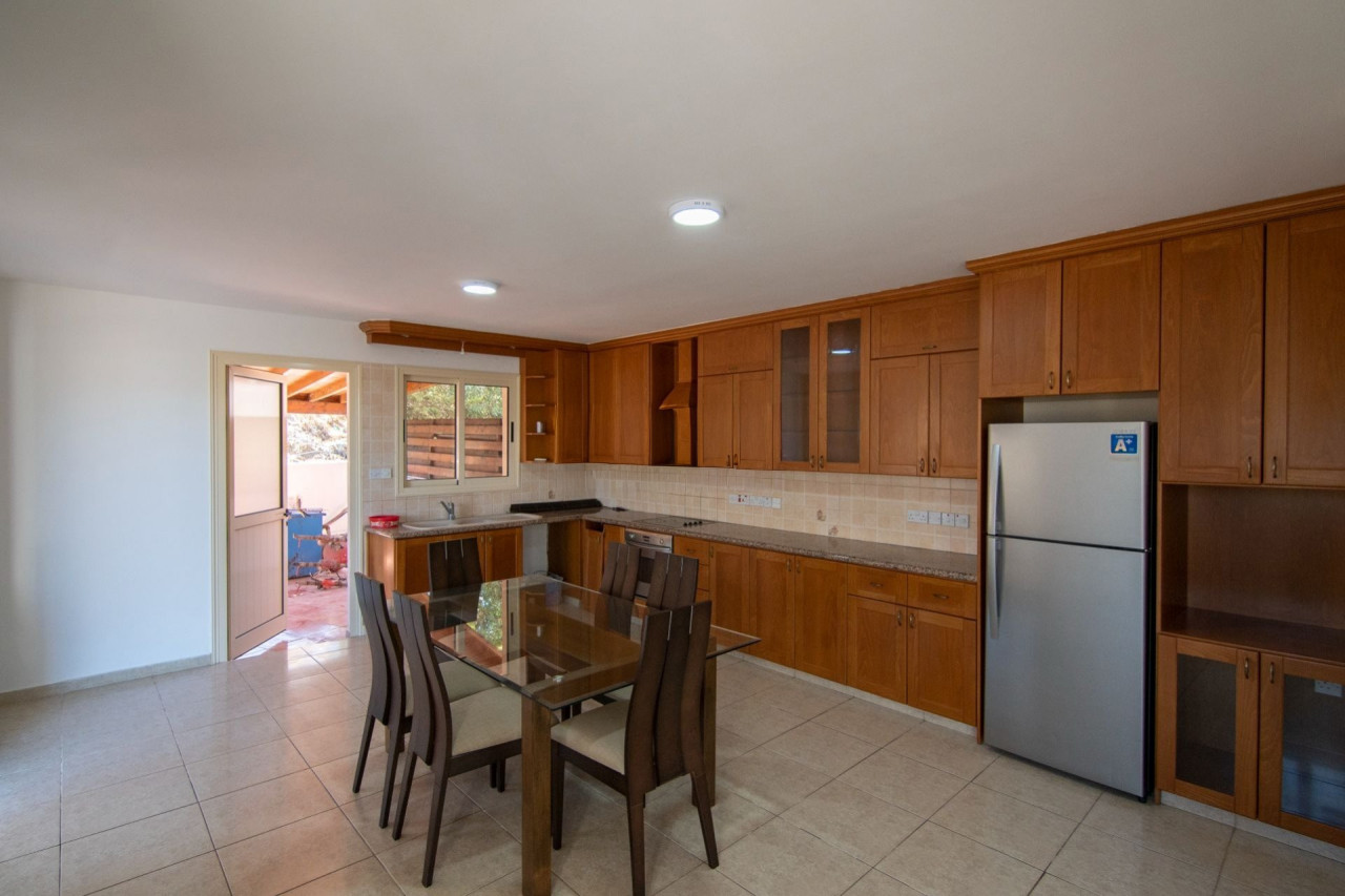 House (Semi detached) in Parekklisia, Limassol for Rent