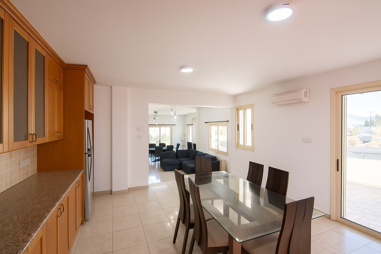 House (Semi detached) in Parekklisia, Limassol for Rent