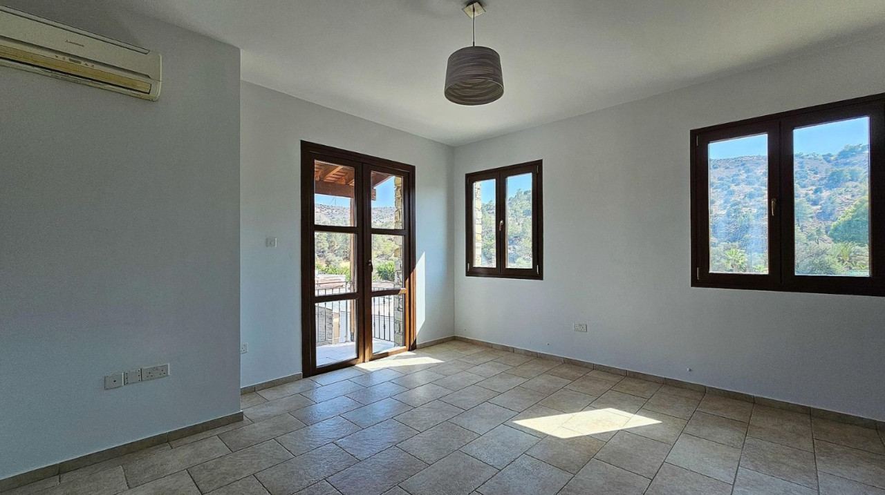 House (Semi detached) in Agia Anna, Larnaca for Sale