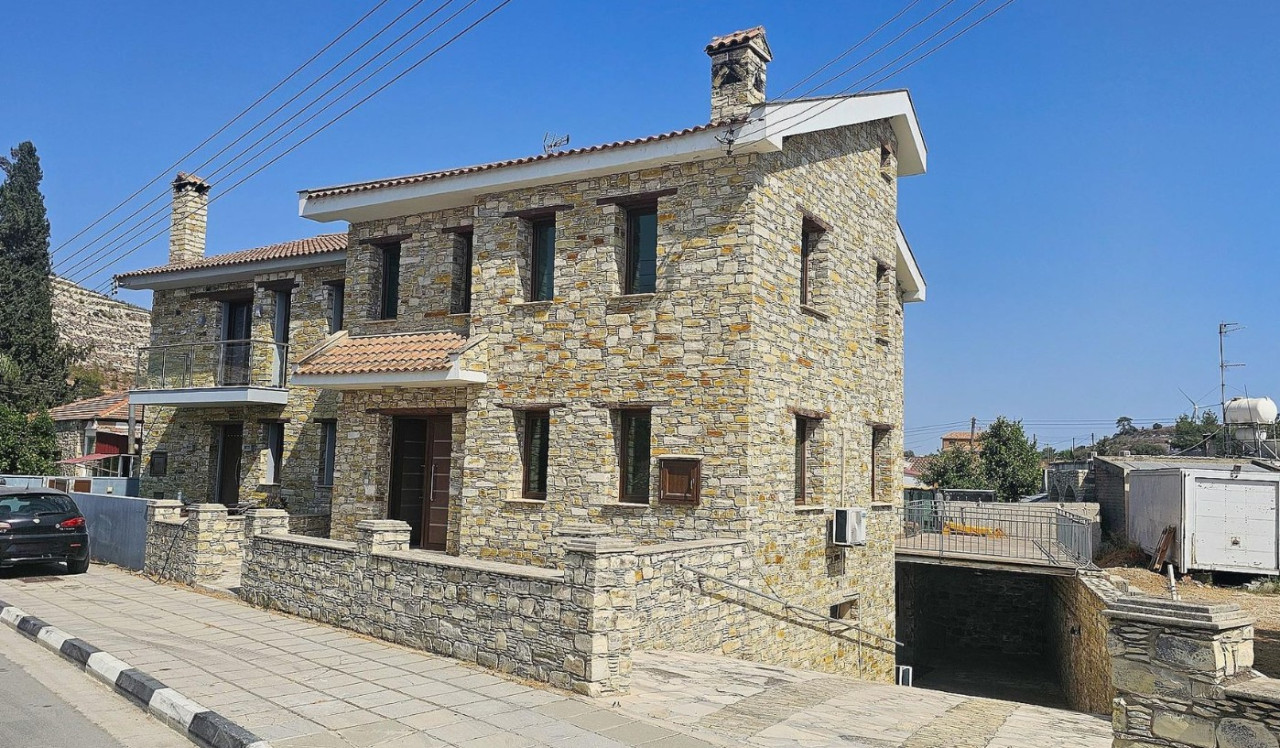 House (Semi detached) in Agia Anna, Larnaca for Sale