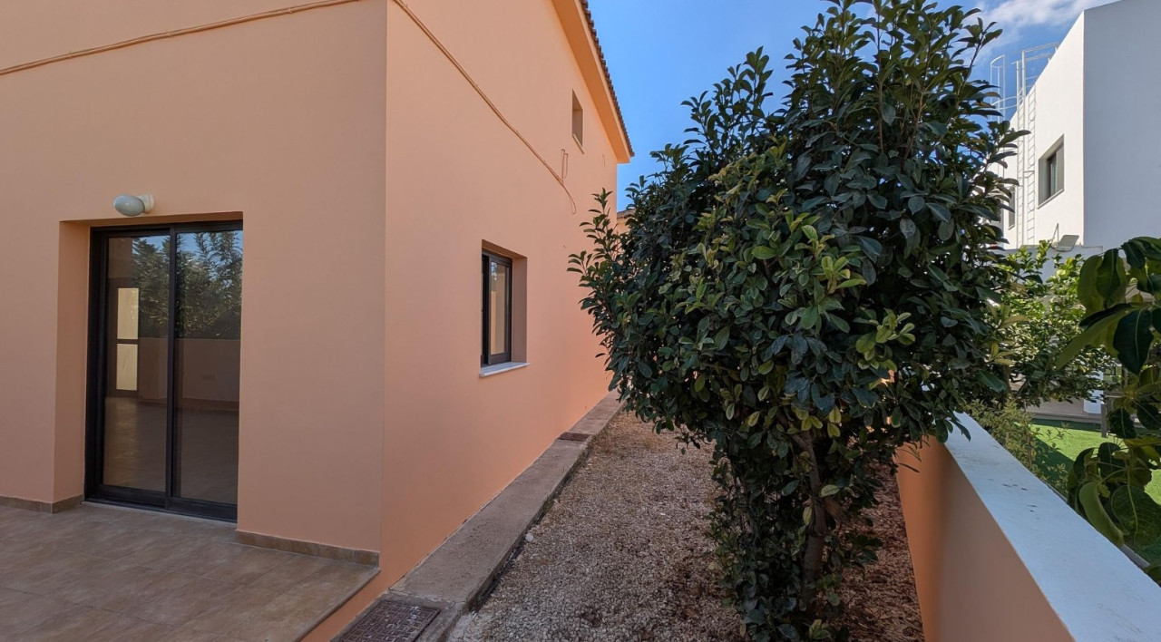 House (Semi detached) in Meneou, Larnaca for Sale