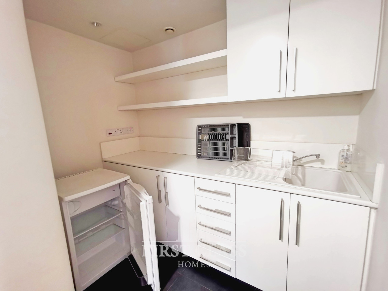 Commercial (Office) in Mesa Geitonia, Limassol for Sale