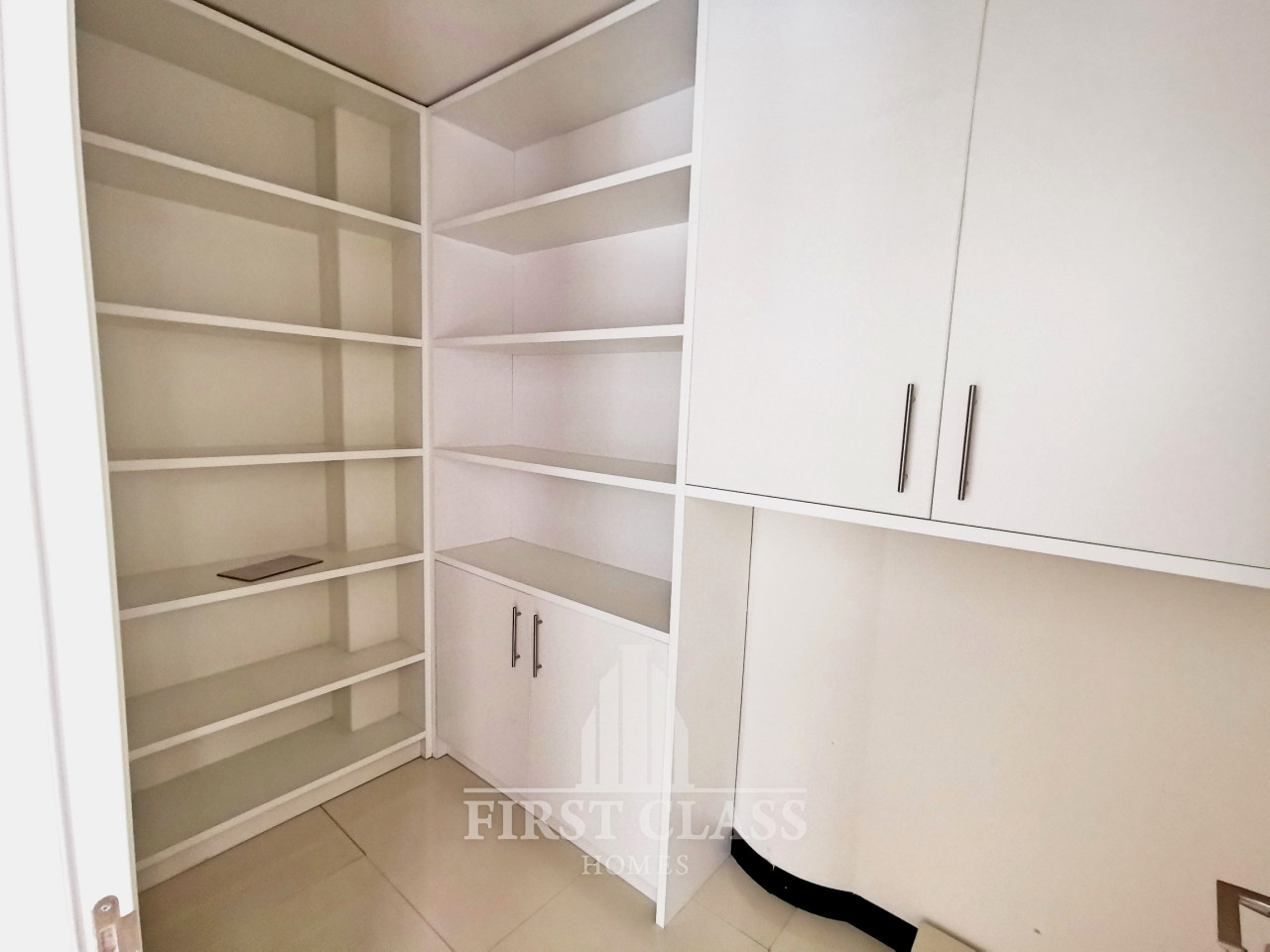 Commercial (Office) in Mesa Geitonia, Limassol for Sale