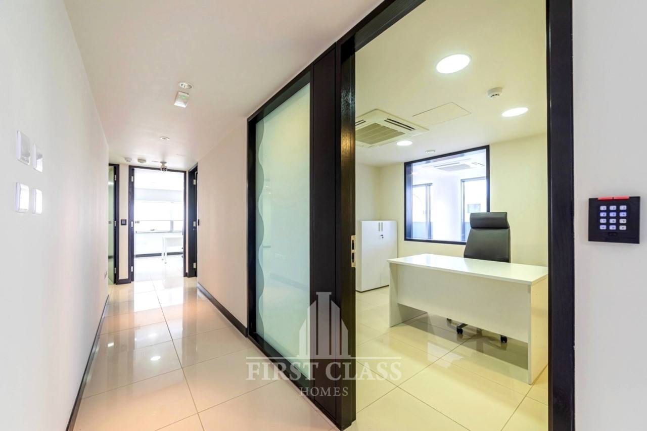 Commercial (Office) in Mesa Geitonia, Limassol for Sale