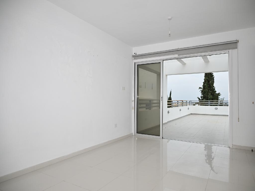 Apartment (Penthouse) in Mazotos, Larnaca for Sale