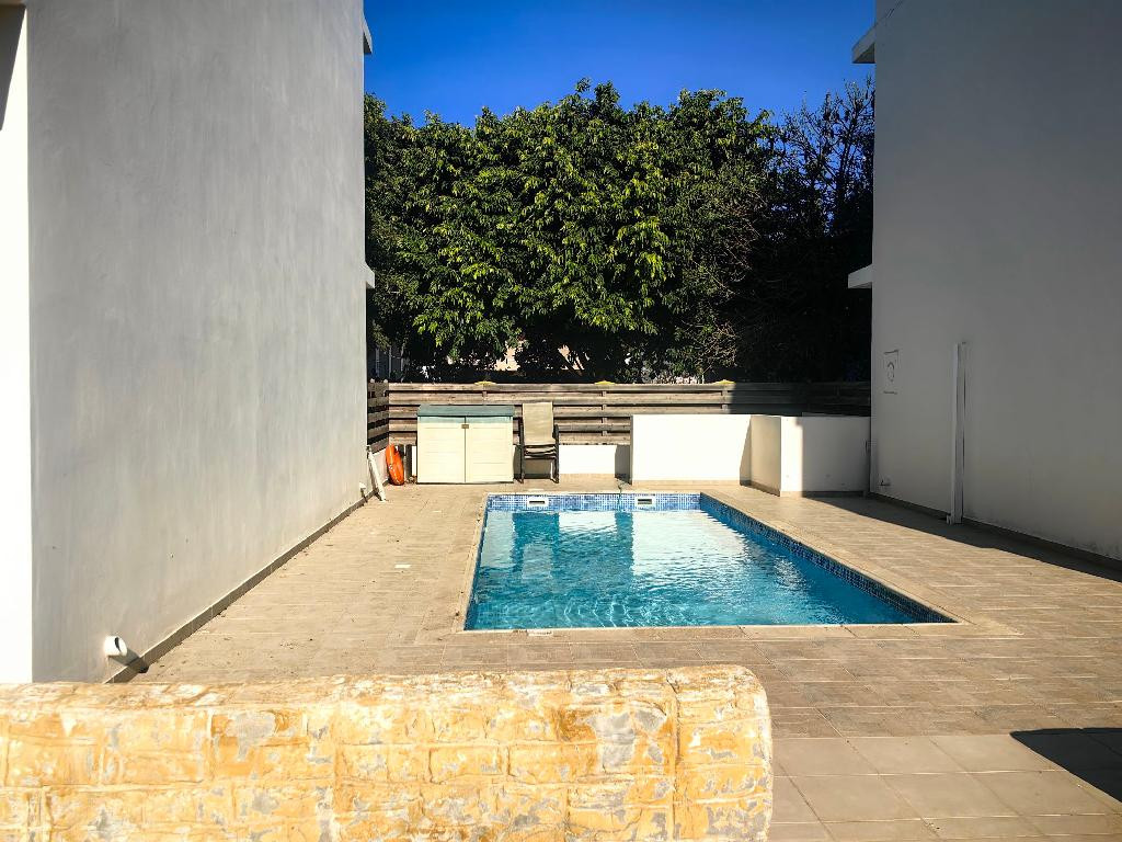 Apartment (Penthouse) in Mazotos, Larnaca for Sale