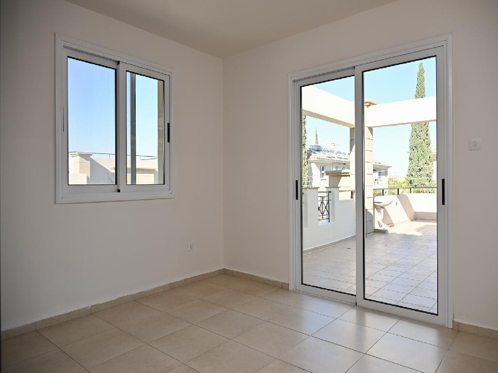 Apartment (Flat) in Dromolaxia, Larnaca for Sale