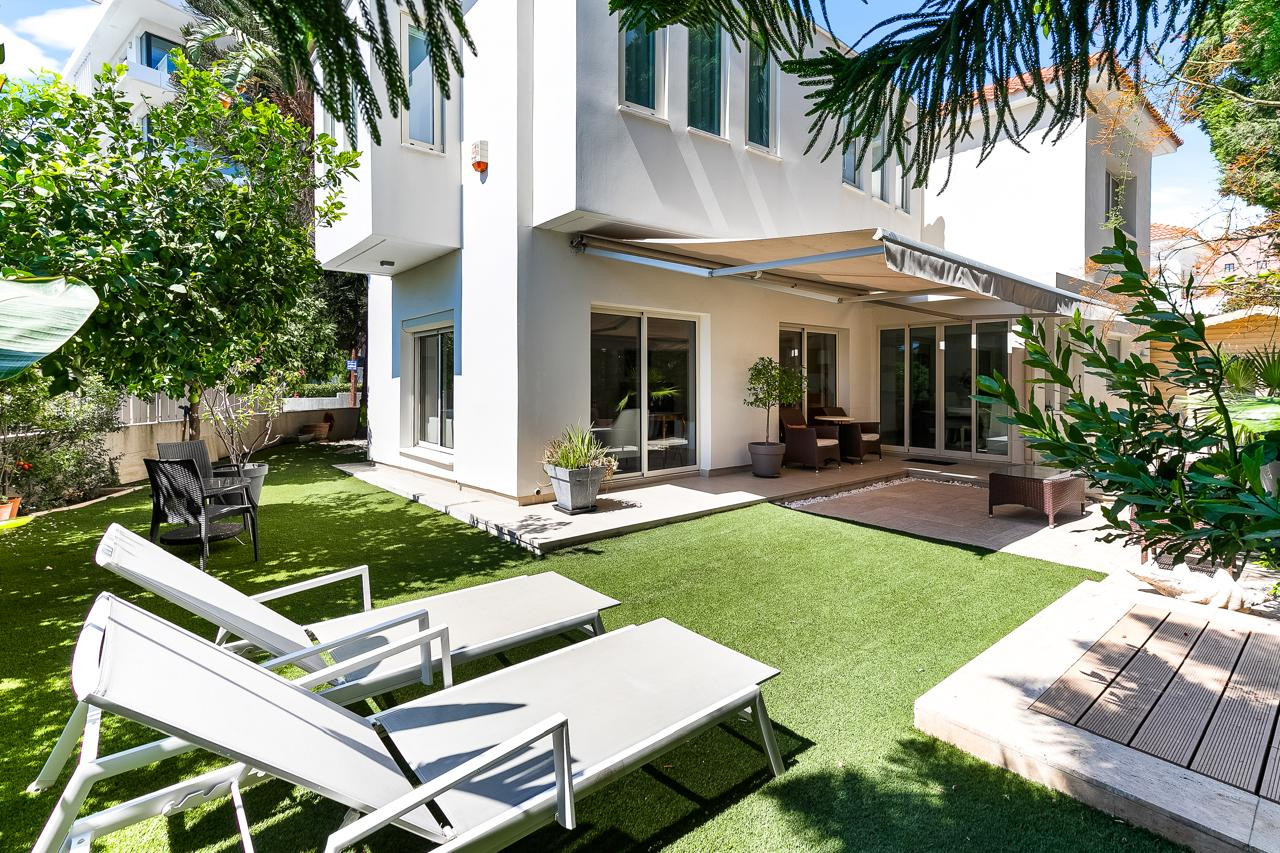 House (Detached) in Crowne Plaza Area, Limassol for Sale