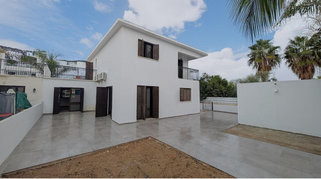 House (Semi detached) in Engomi, Nicosia for Sale