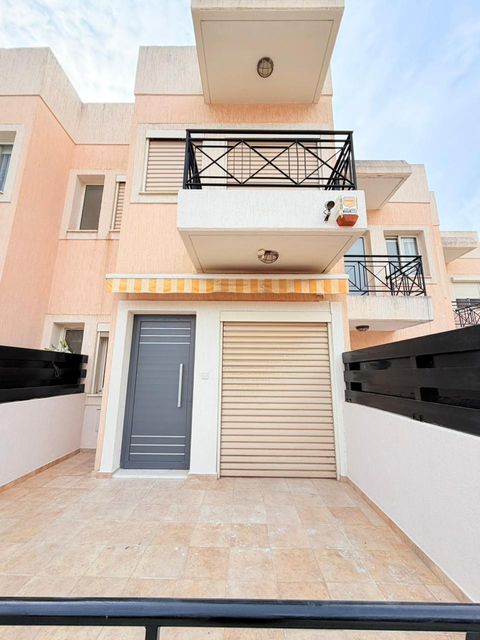 House (Maisonaitte) in Parklane area