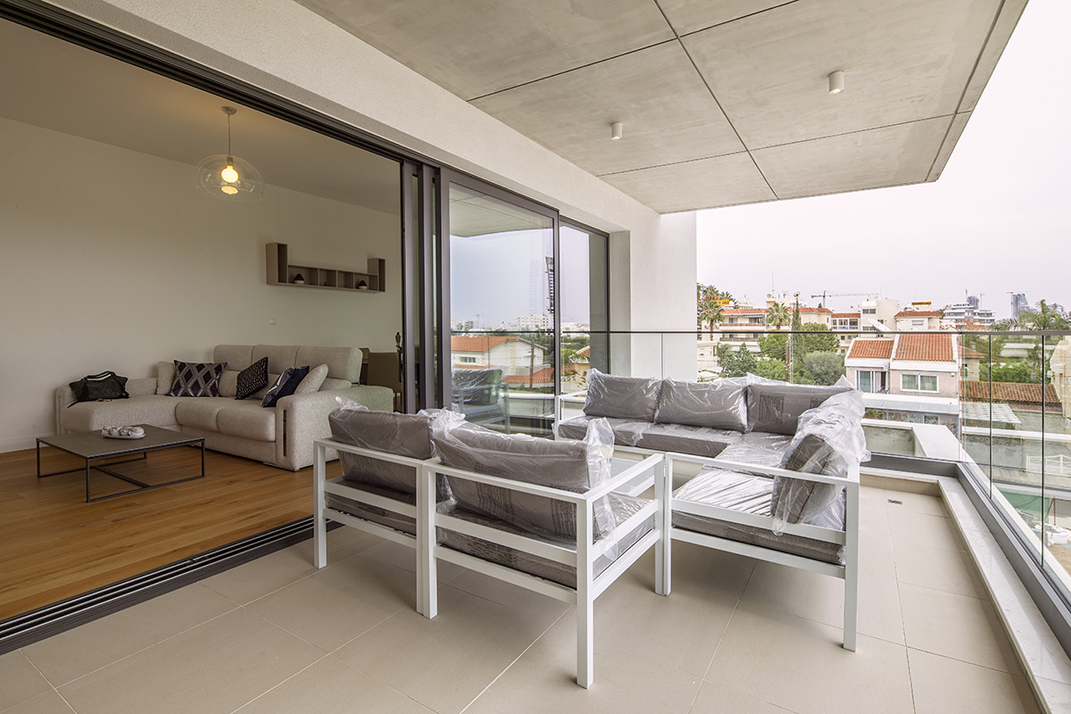 Apartment (Penthouse) in Germasoyia Tourist Area, Limassol for Sale