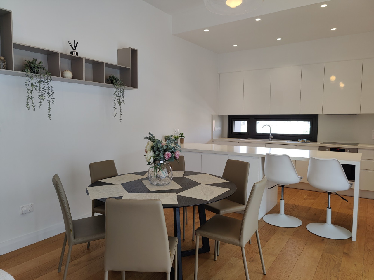 Apartment (Penthouse) in Germasoyia Tourist Area, Limassol for Sale