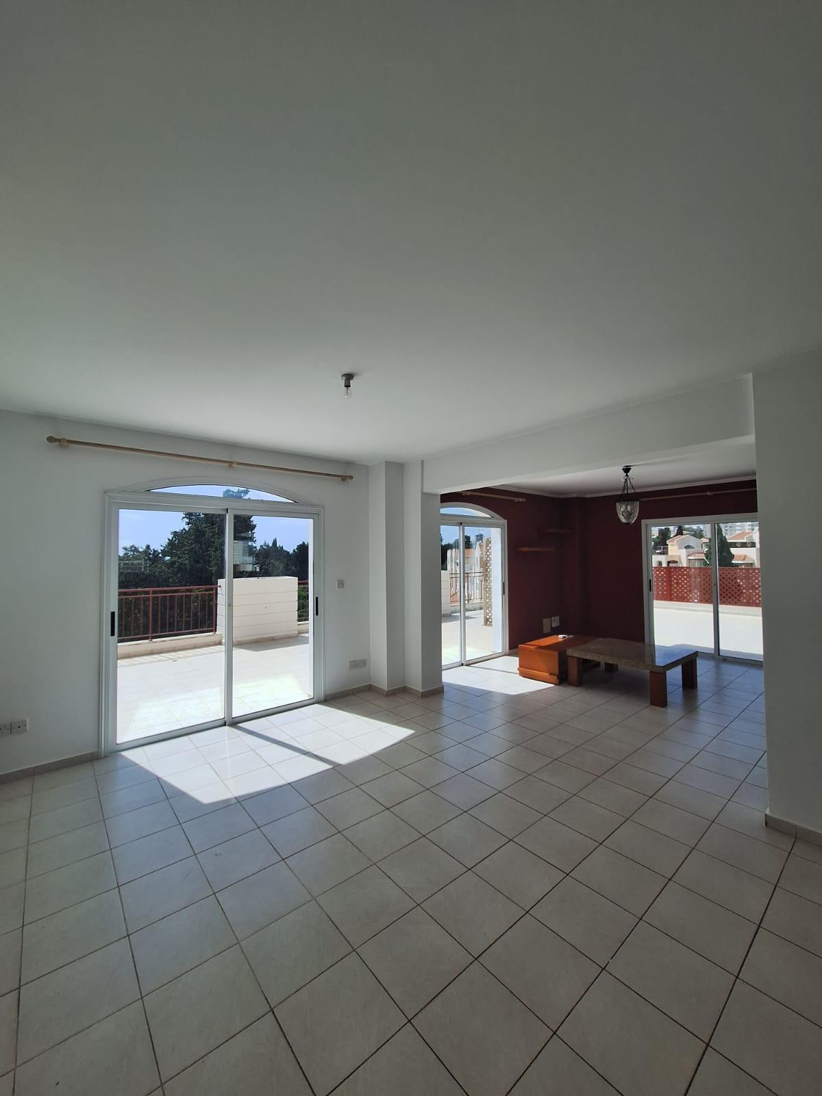 Apartment (Penthouse) in Universal, Paphos for Sale