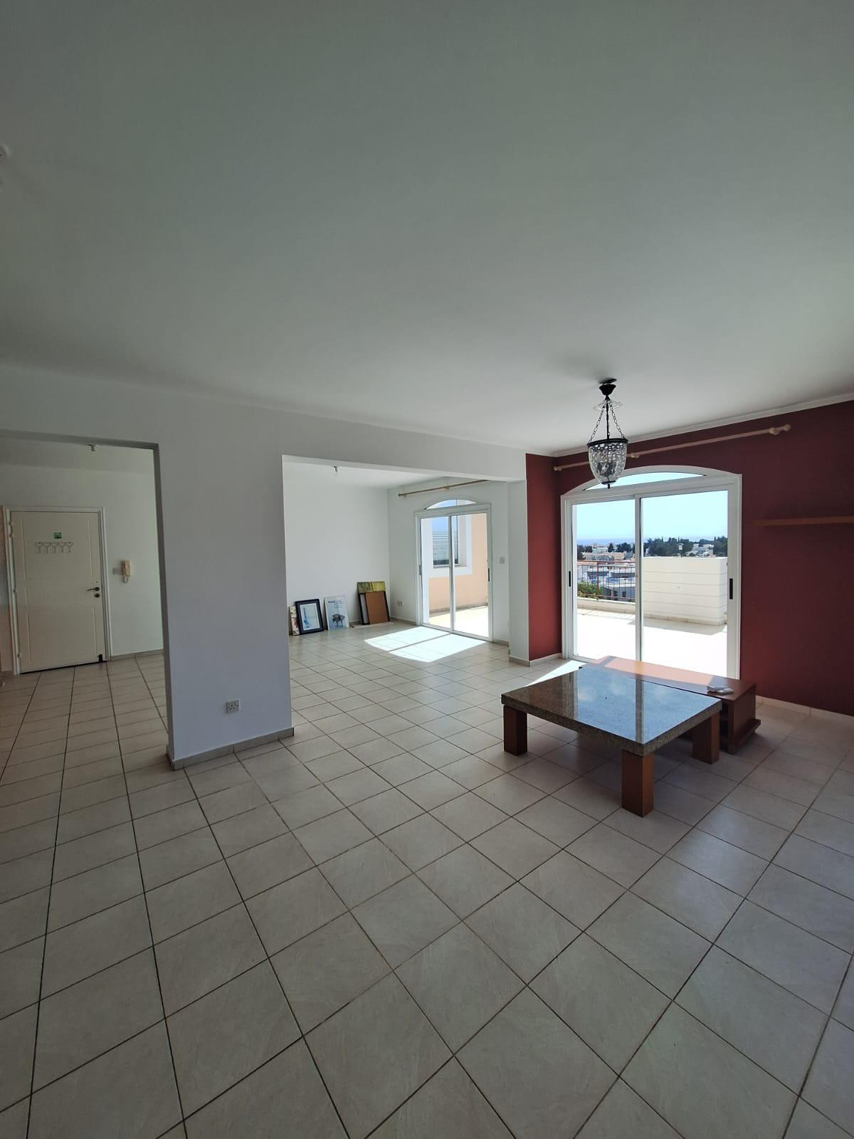 Apartment (Penthouse) in Universal, Paphos for Sale