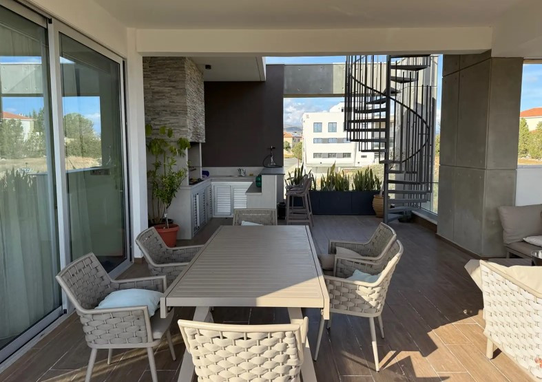 Apartment (Penthouse) in Agios Athanasios, Limassol for Sale