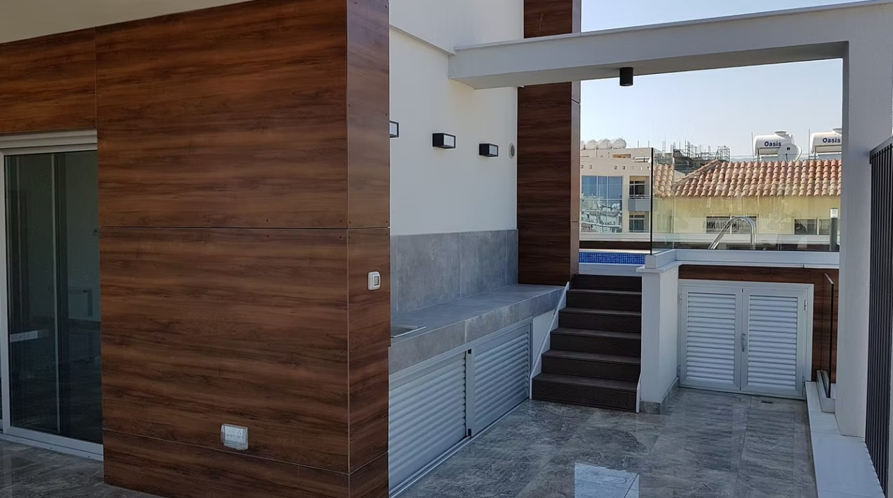 Apartment (Penthouse) in Moutagiaka Tourist Area, Limassol for Sale