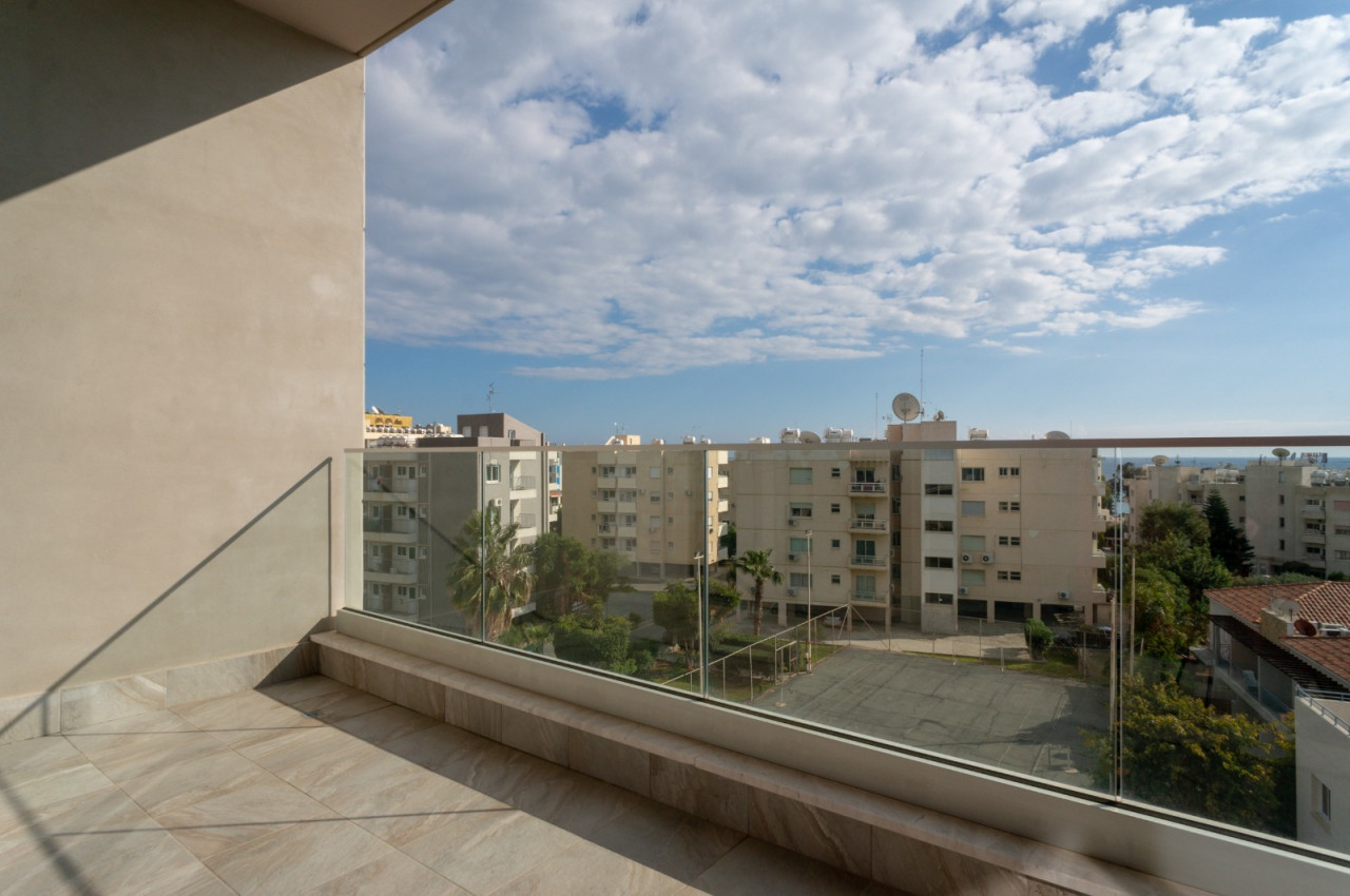 Apartment (Penthouse) in Moutagiaka Tourist Area, Limassol for Sale
