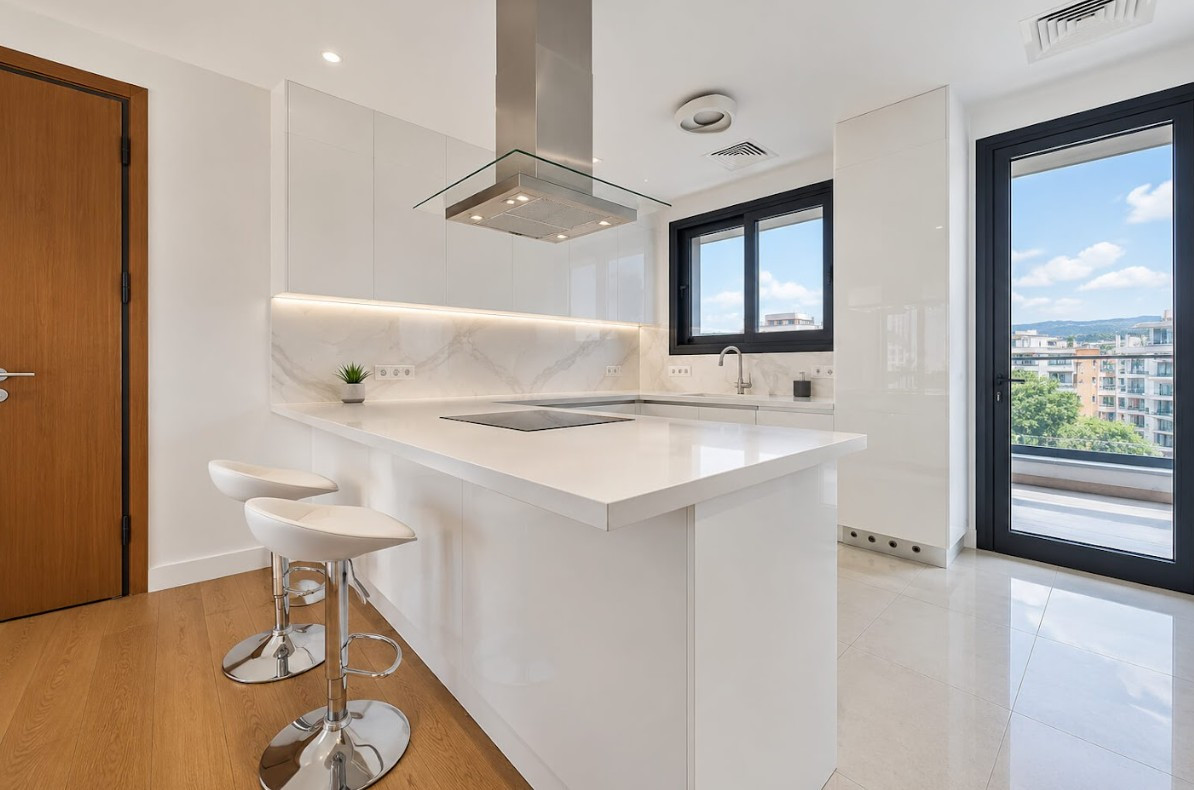 Apartment (Penthouse) in Germasoyia Tourist Area, Limassol for Sale