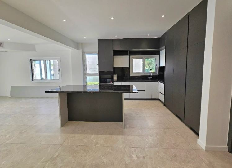 Apartment (Flat) in Germasoyia Tourist Area, Limassol for Sale