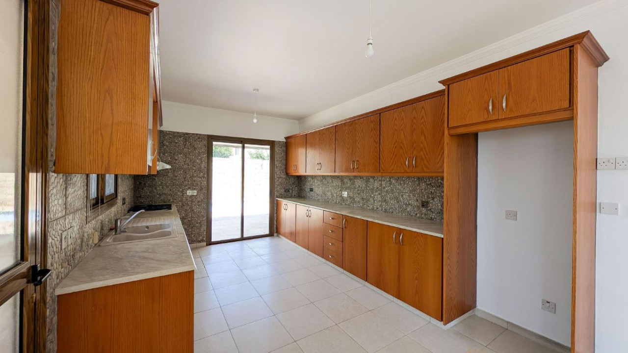 House (Detached) in Ineia, Paphos for Sale