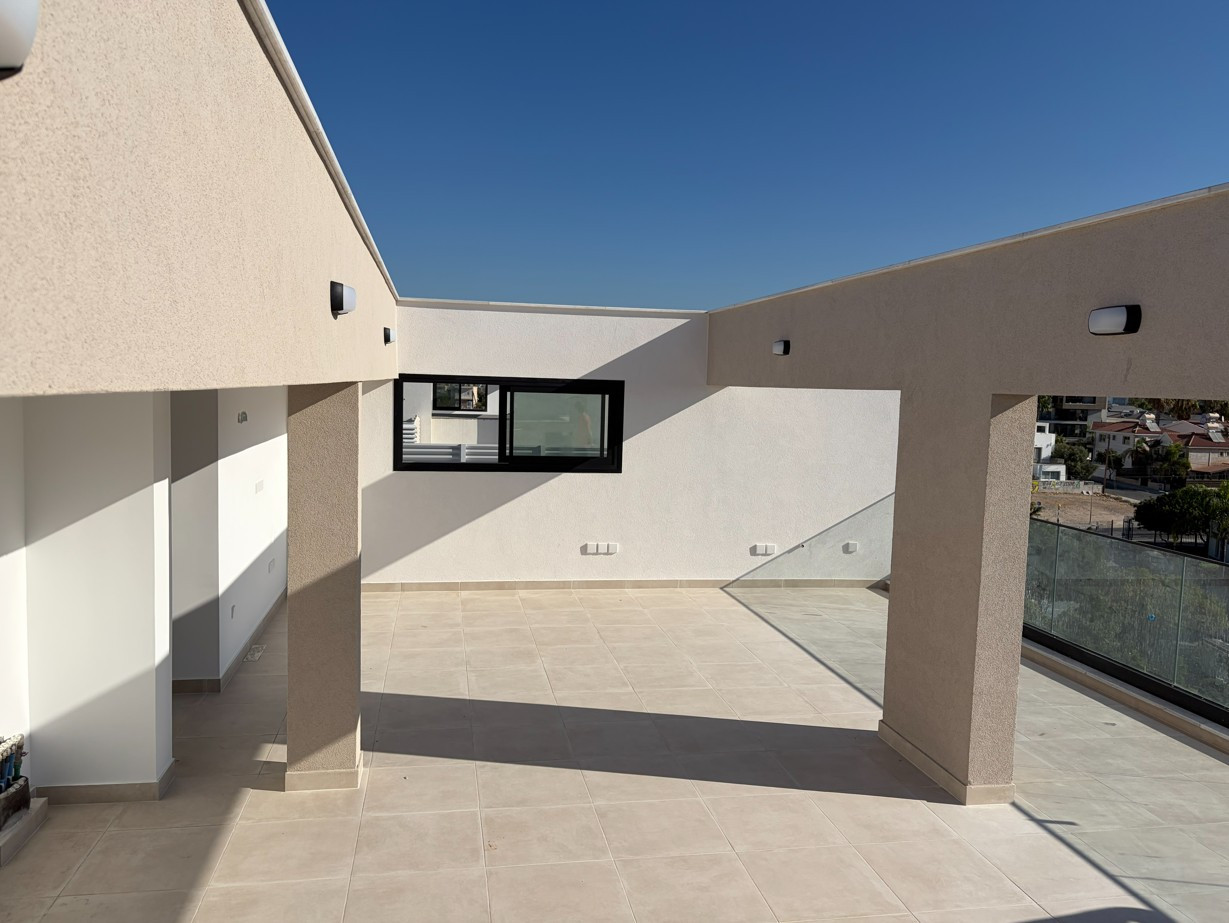 Apartment (Penthouse) in Linopetra, Limassol for Sale