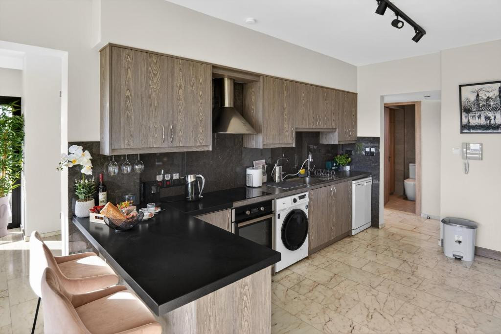 Apartment (Penthouse) in Agia Zoni, Limassol for Sale