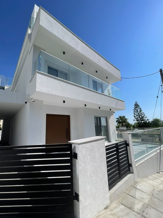 House (Detached) in Agia Fyla, Limassol for Sale